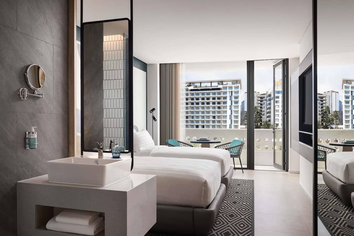 Habitación estándar, 2 camas individuales, vista a la ciudad | Ropa de cama de alta calidad y escritorio