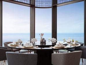 Frühstück, Mittagessen, Abendessen, Blick auf den Pool