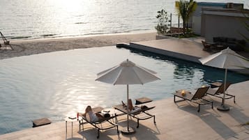 2 outdoor pools, open 7:00 AM to 7:00 PM, free pool cabanas