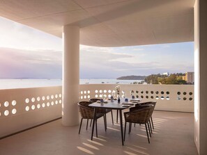 Suíte executiva, 1 cama de casal, vista para o oceano | Roupas de cama premium, escrivaninha, espaço de trabalho para notebook