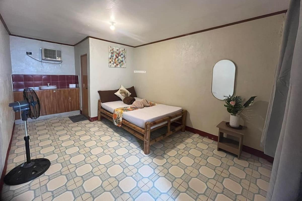 Basic Double Room | 1 bedroom, bed sheets