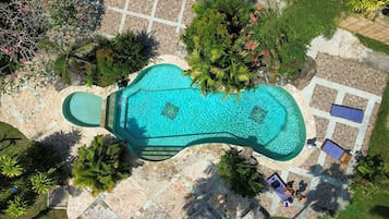 2 piscinas al aire libre