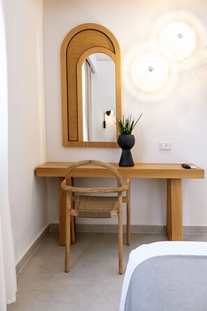 Studio Suite | Free cribs/infant beds, free WiFi, bed sheets - Alexandra Beach Hotel (Chania)