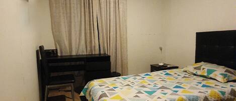 1 chambre, bureau, Wi-Fi gratuit, draps fournis