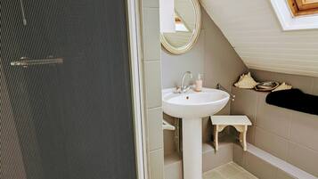 Comfort House, 2 Bedrooms | Bathroom