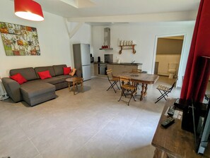 Comfort House, 1 Bedroom | Living area | 100-cm LED TV with digital channels, TV - Le Translon  (Saint-Pierre-Aigle)