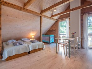 5 bedrooms, travel cot, free WiFi, bed sheets