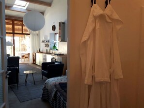 1 chambre, fer et planche à repasser, Wi-Fi gratuit, draps fournis