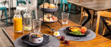Daily continental breakfast (EUR 12 per person)