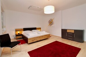 2 bedrooms, desk, iron/ironing board, free WiFi