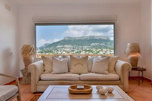 TV - Villa for rent in Calpe BELLISSIMA 14 pax and private pool (Calpe)