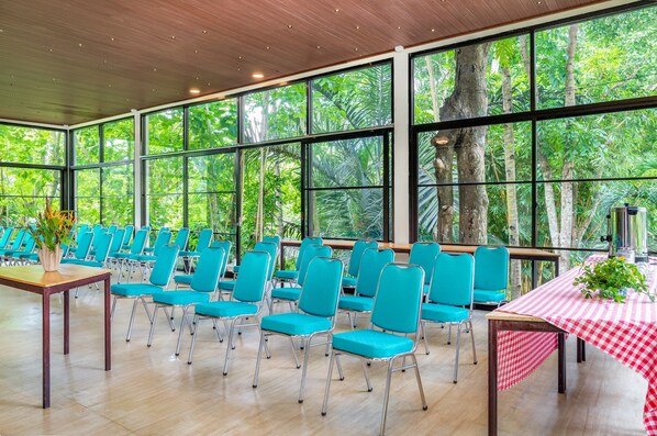 Meeting facility