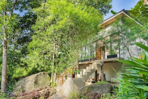 Basic Single Room, Private Bathroom, Garden View