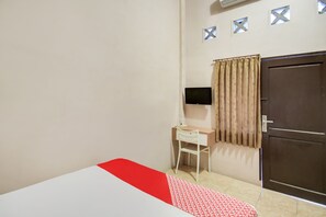 Standard Double Room | Laptop workspace, free WiFi, bed sheets