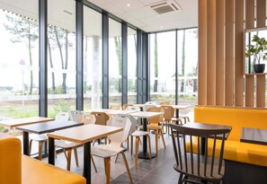 Frokostbuffé hver dag (mot et tillegg)