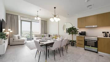 Comfort Apartment, 2 Bedrooms | Private kitchen | Fridge, microwave, oven, coffee/tea maker