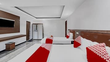 Superior Suite | 1 bedroom, desk, laptop workspace, soundproofing