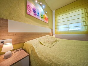 2 bedrooms, bed sheets