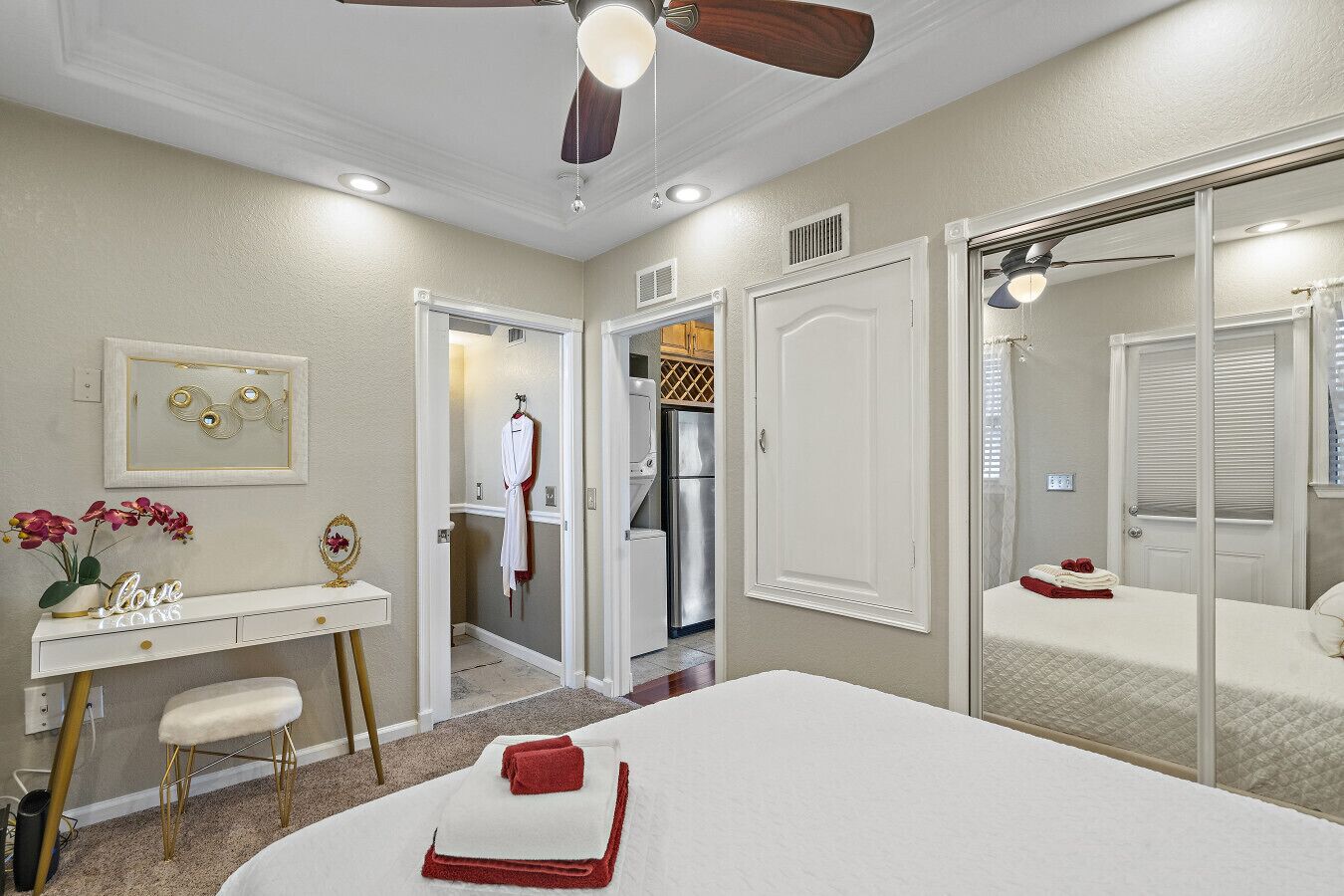 1 slaapkamer, een bureau, een strijkplank/strijkijzer, wifi