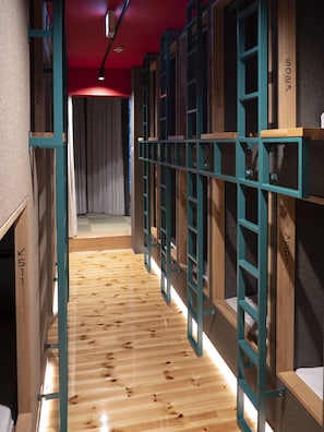 Free WiFi, bed sheets - ELE Cabin Shinjuku Kabukicho (Tokyo)