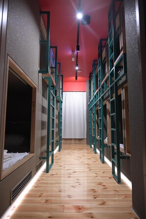 Free WiFi, bed sheets - ELE Cabin Shinjuku Kabukicho (Tokyo)