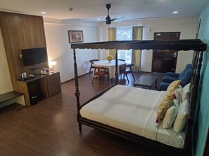 Luksussviitti | Ylelliset vuodevaatteet, minibaari, lisävuoteet, ilmainen Wi-Fi