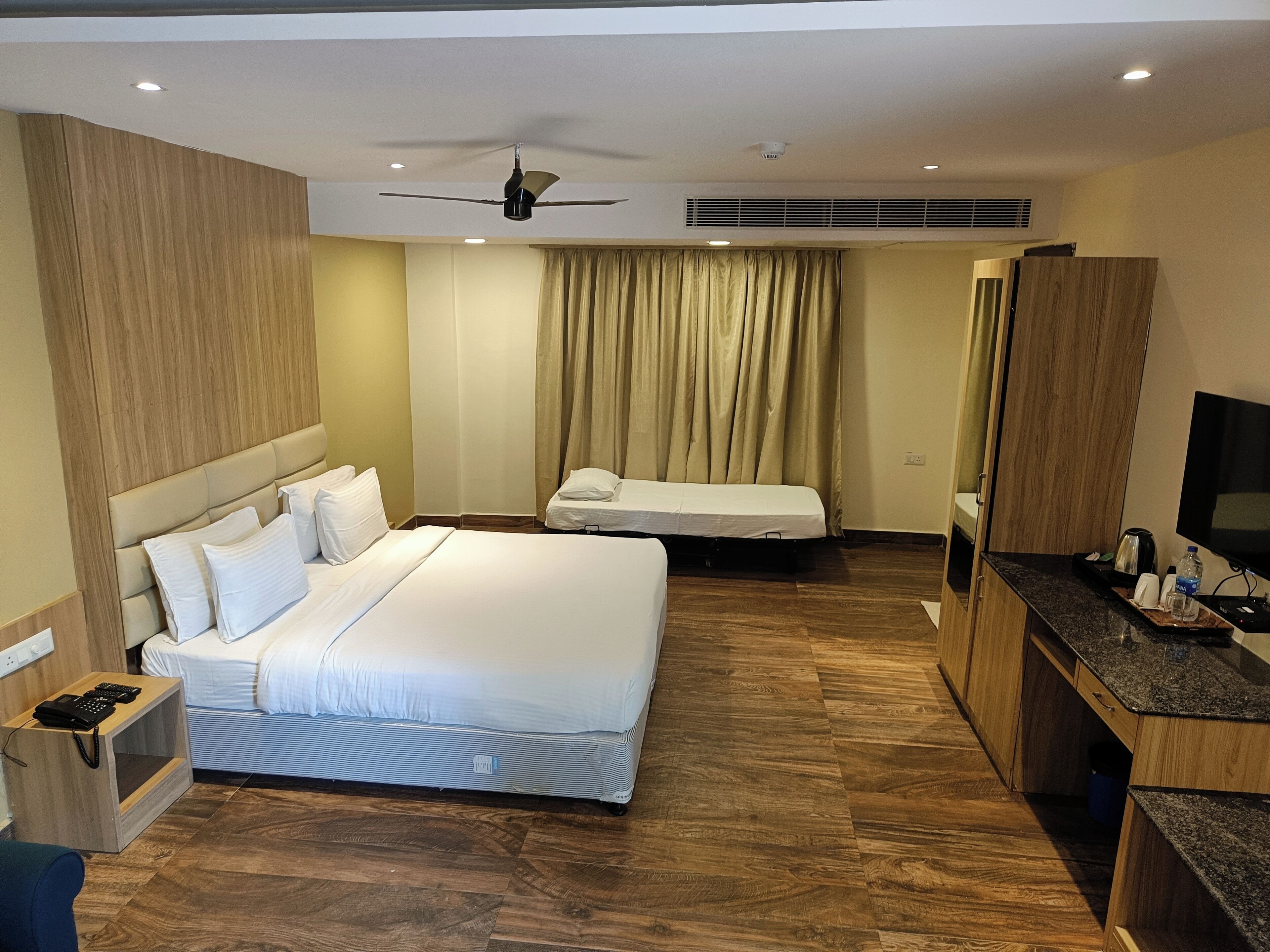 Superior Room | Premium bedding, minibar, rollaway beds, free WiFi