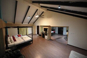 Premium bedding, minibar, rollaway beds, free WiFi - Spree One Resort And Convention Annavaram (Shankhavaram)