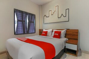 Standard Double Room | Desk, laptop workspace, soundproofing, free WiFi - Collection O Millenium Inn (Medan)