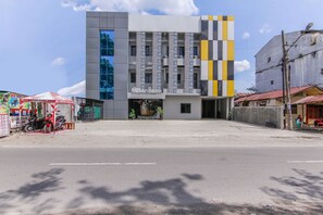 Front of property - Collection O Millenium Inn (Medan)