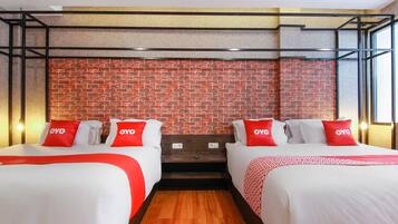 Family Suite | 1 bedroom, desk, laptop workspace, soundproofing