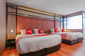 Family Suite | Desk, laptop workspace, soundproofing, free WiFi