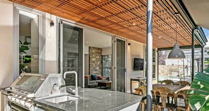 Luxe family-friendly 3BR home with pool close to beach