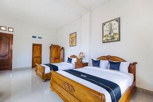 Family Studio Suite | Desk, laptop workspace, free WiFi, bed sheets