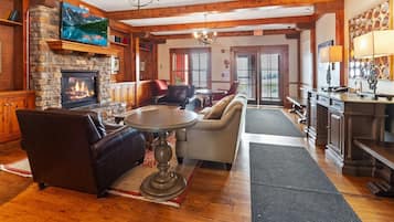 Télévision, cheminée