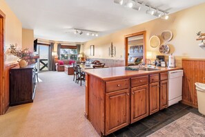 Interior - Steps From The Slopes Ski In Out Hot Tub Village (Cass)