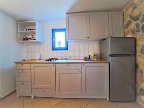 Coffee/tea maker, high chair, cookware/dishes/utensils, ice maker