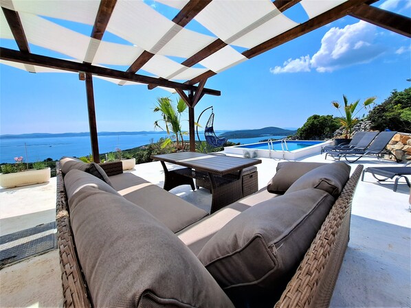 Outdoor dining - Romantic isolated villa with pool surrounded by pure nature. (Tkon)