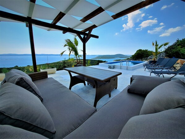 Outdoor dining - Romantic isolated villa with pool surrounded by pure nature. (Tkon)