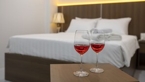 Romantic Room | Blackout drapes, soundproofing, iron/ironing board, WiFi (free) - Lilly (Ho Chi Minh City)