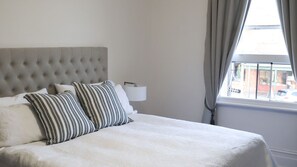 2 bedrooms, iron/ironing board, WiFi, bed sheets - Clements Cottage on Main St. Bare bnb by Bare Body Beauty co. (BEECHWORTH)