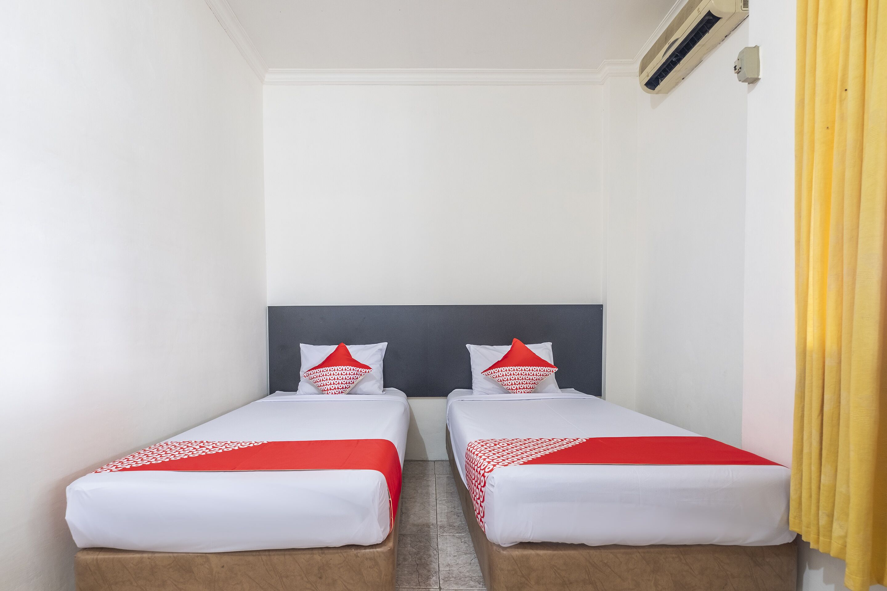 standard twin room | desk, laptop workspace, free wifi, bed sheets