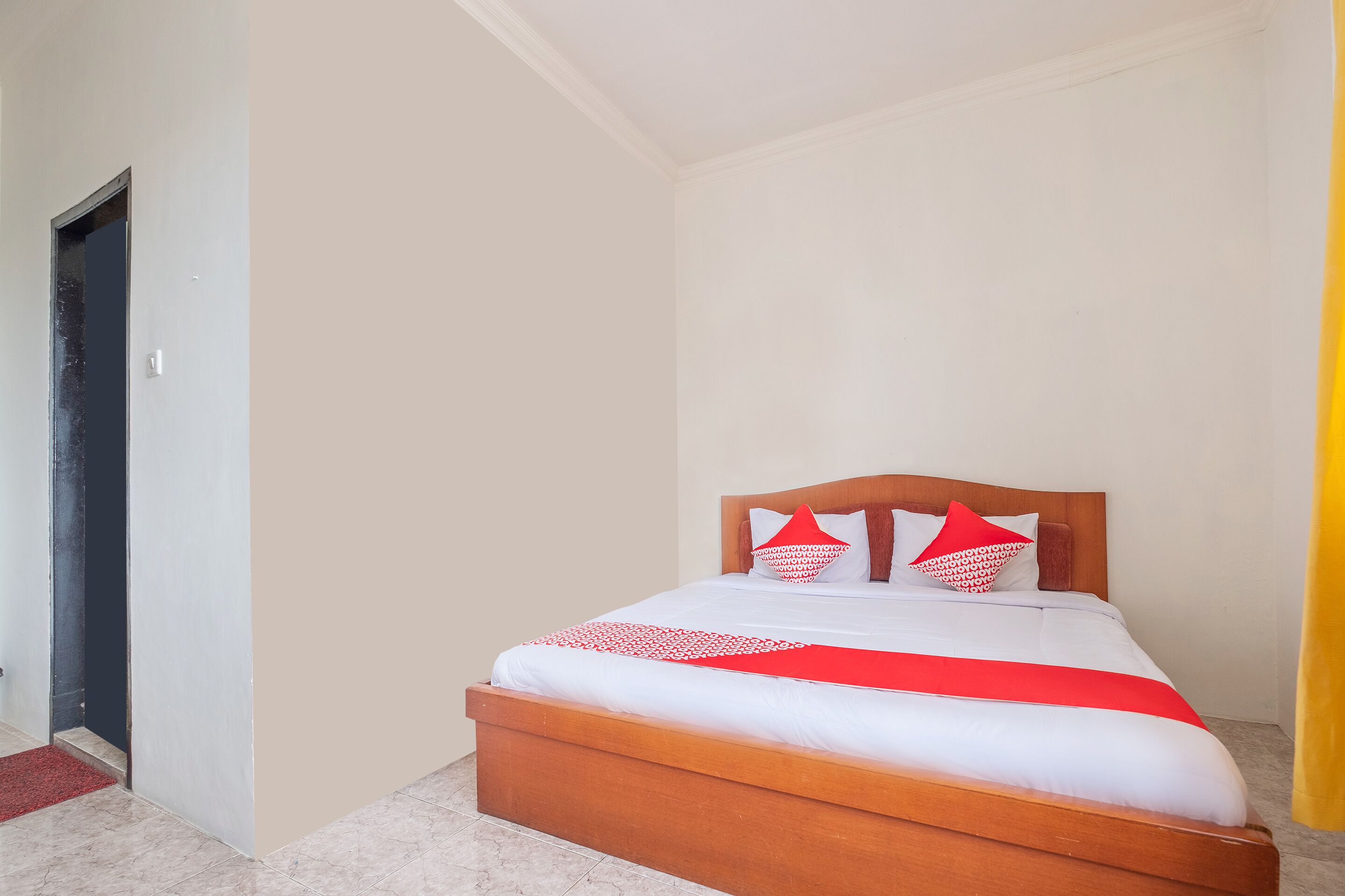 standard double room | desk, laptop workspace, free wifi, bed sheets