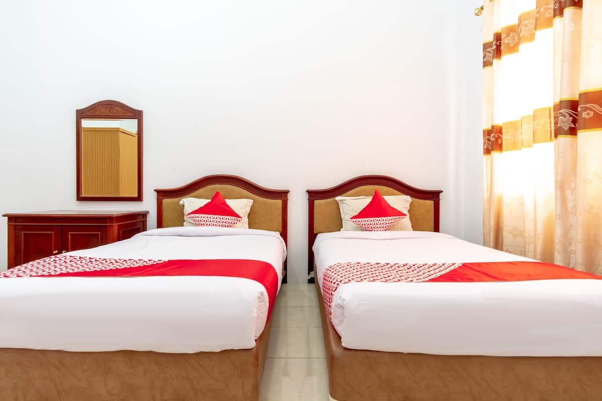 Standard Twin Room | Desk, soundproofing, free WiFi, bed sheets