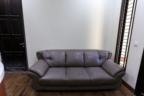 Lobby - Hotel O Point Inn (Jakarta)