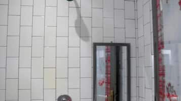 Standard Twin Room | Bathroom | Shower