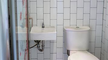Standard Double Room | Bathroom | Shower