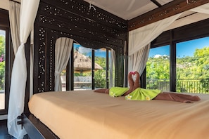 Family Villa, 4 Bedrooms, Ocean View | 4 bedrooms, desk - Villa Jempiring (Banjar)
