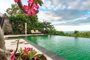 Outdoor pool - Villa Jempiring (Banjar)