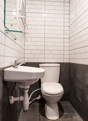 Standard Single Room | Bathroom